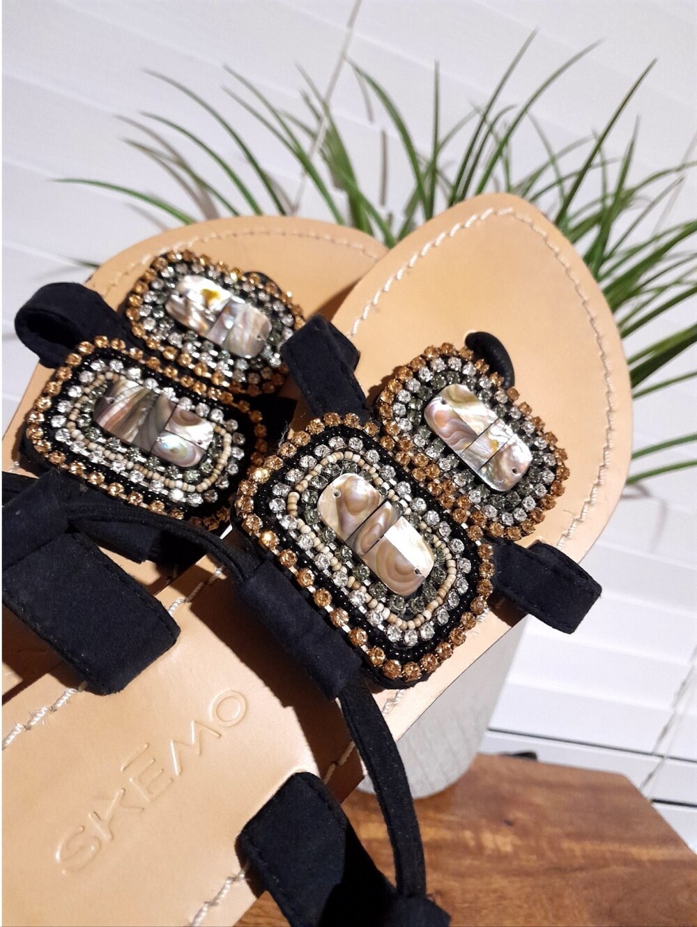 Skemo black brown sparkly rhinestone flat sandals size 6